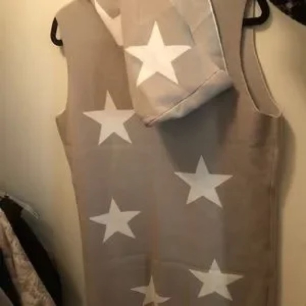 Gray Star Patterned Vest - Picture 4 of 4